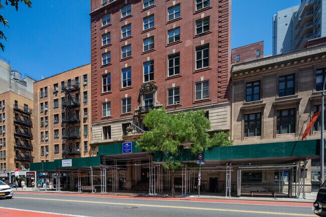 Foto del edificio - 213-219 W 23rd St