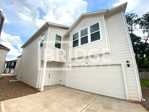 Building Photo - 314 Huisache St