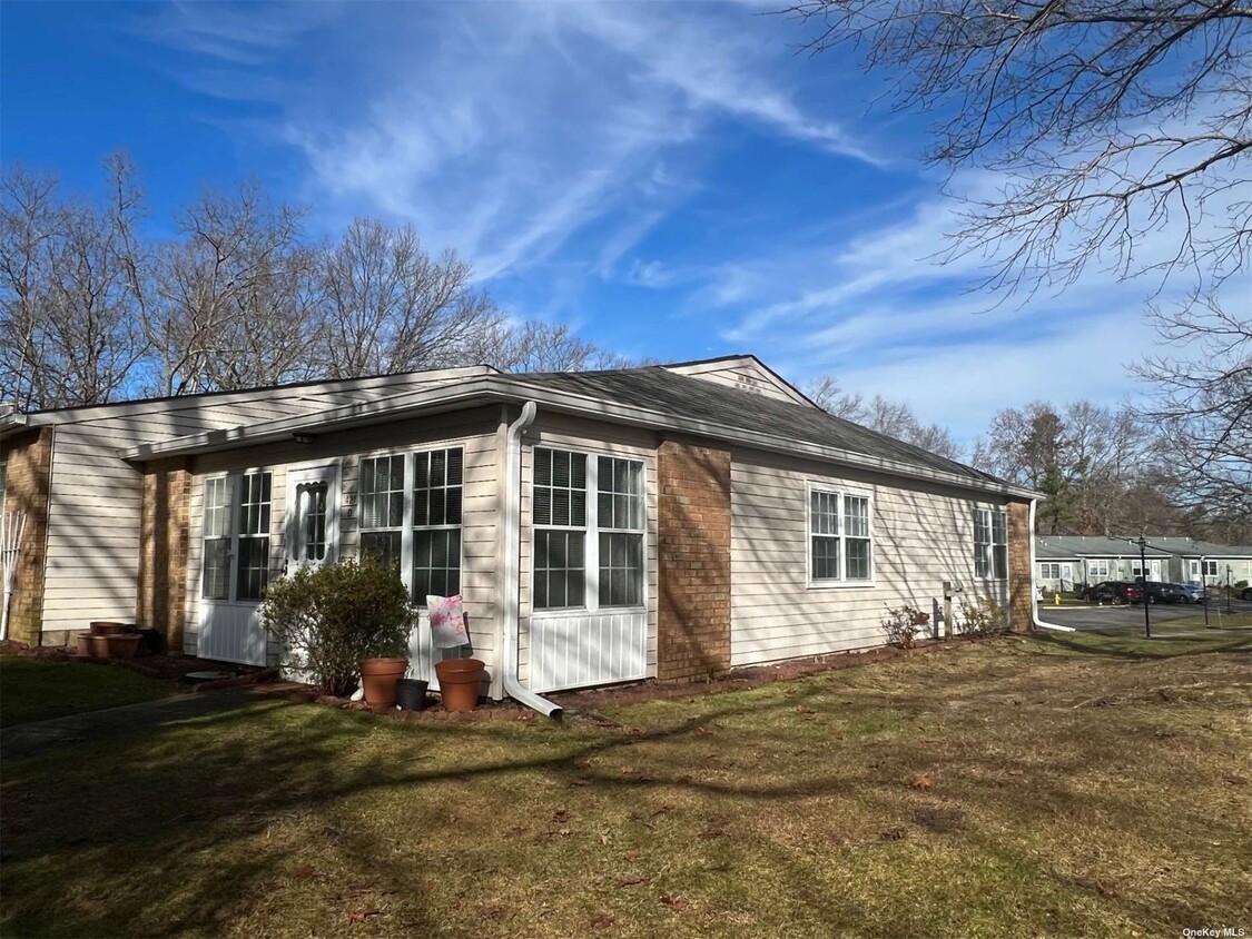 Primary Photo - 421 Weymouth Ct