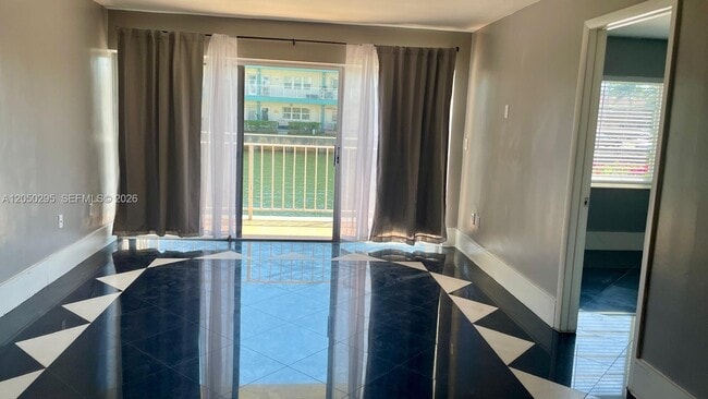 Foto del edificio - 3944 NE 167th St