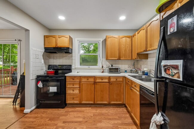 Building Photo - Charming and updated single-family home in a convenient Woodbridge location!