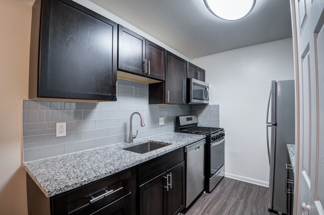 Building Photo - Bennington Crossings Apartment Homes