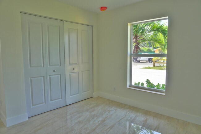 Building Photo - 2451 Saranac Ave