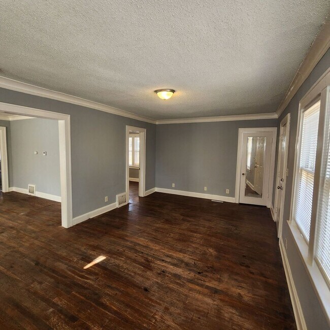 Building Photo - 3-Bedroom, 1-Bathroom home in Kansas City ...