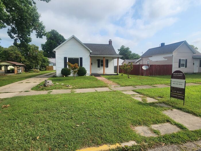 Building Photo - Bright & Inviting 2 Bedroom 1 Bathroom Home In Clinton