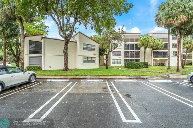 Foto del edificio - 2300 S Cypress Bend Dr