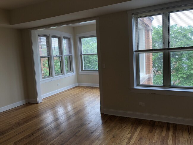 Foto del edificio - 4852 N Drake Ave