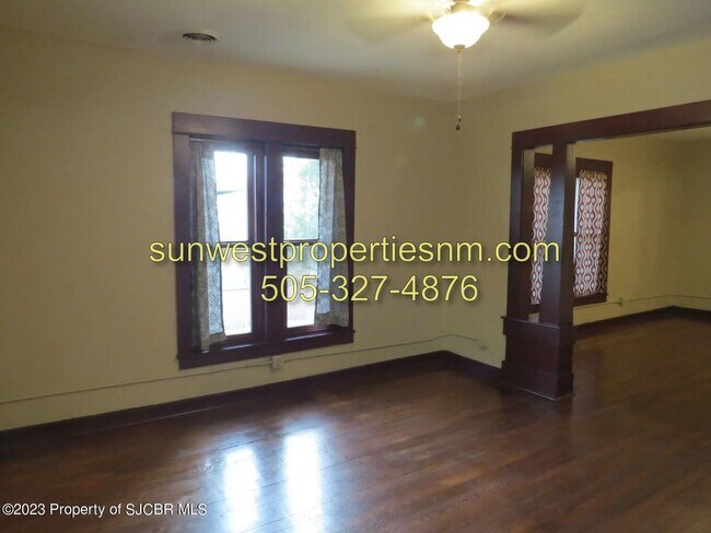 Building Photo - Updated 2 Bedroom House