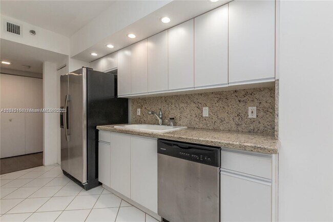 Foto del edificio - 1000 W Island Blvd