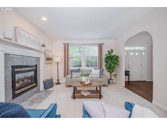 Living Room - 16655 SE Kingsridge Ct