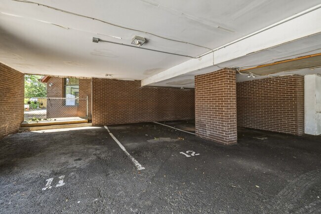 Building Photo - 183 Livingston Pl