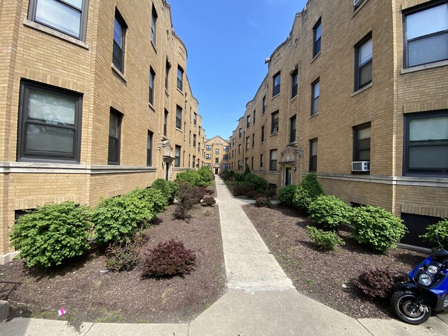Building Photo - 4611.5 S Drexel Blvd
