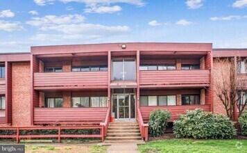 Building Photo - 1509 S George Mason Dr