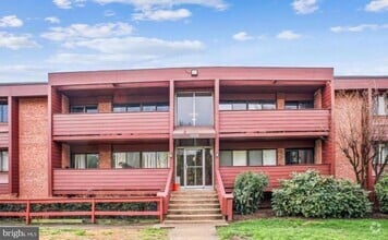 Building Photo - 1509 S George Mason Dr