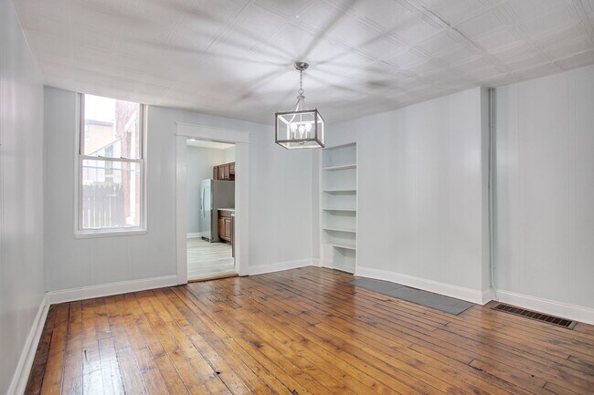 Building Photo - 249 38th St