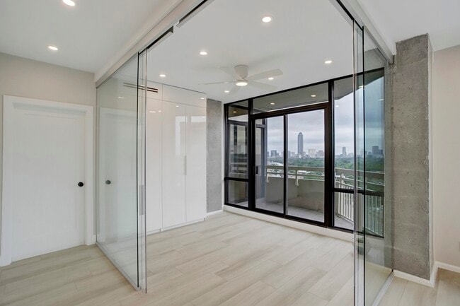 Building Photo - 14 Greenway Plz