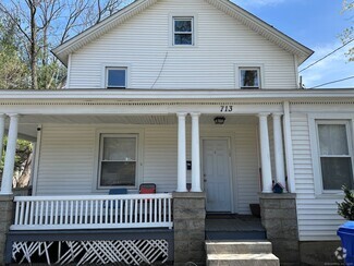 Building Photo - 713 S Main St