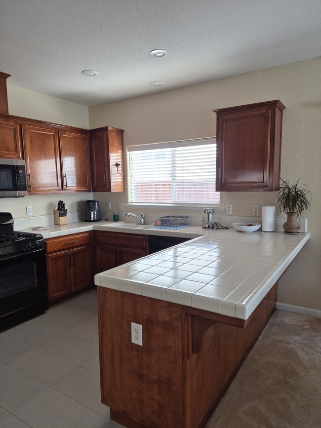 Building Photo - 3005 La Vina Cir