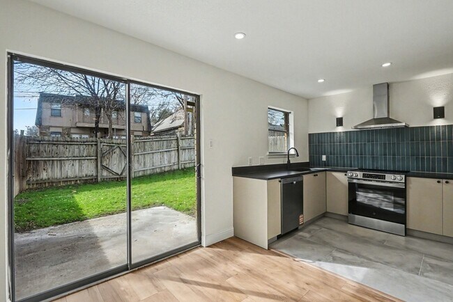 Foto del edificio - 2103 Mistletoe Ave