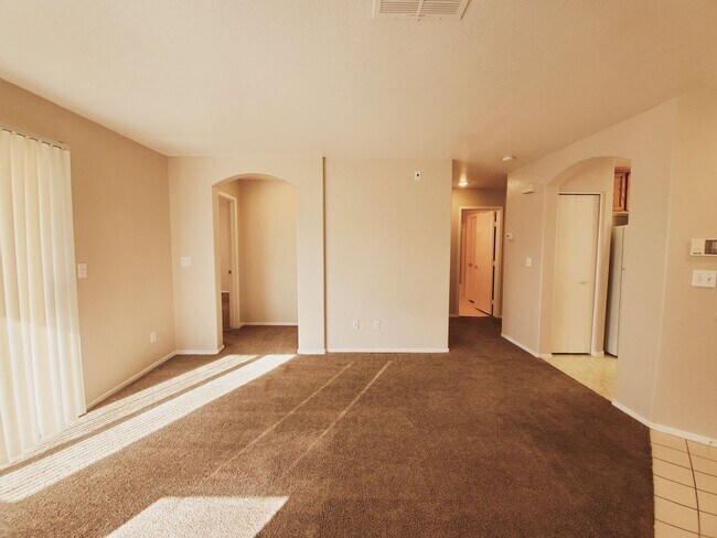 Foto del edificio - CUTE GATED 2BD/2BA CONDO IN LAS VEGAS!