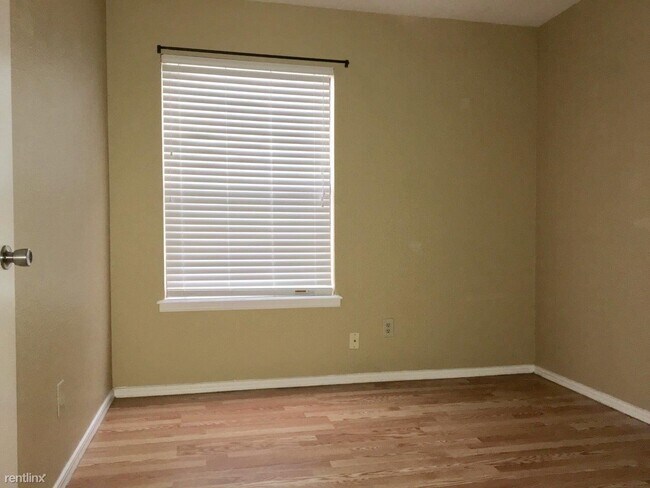 Building Photo - 3 br, 2 bath House - 9705 Oaktree Terrace