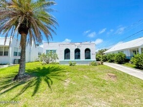Building Photo - 411 N Oleander Ave