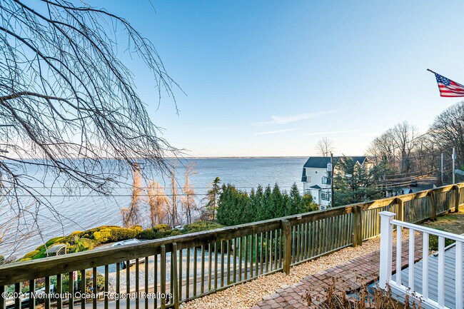 Building Photo - 85 Bayside Dr
