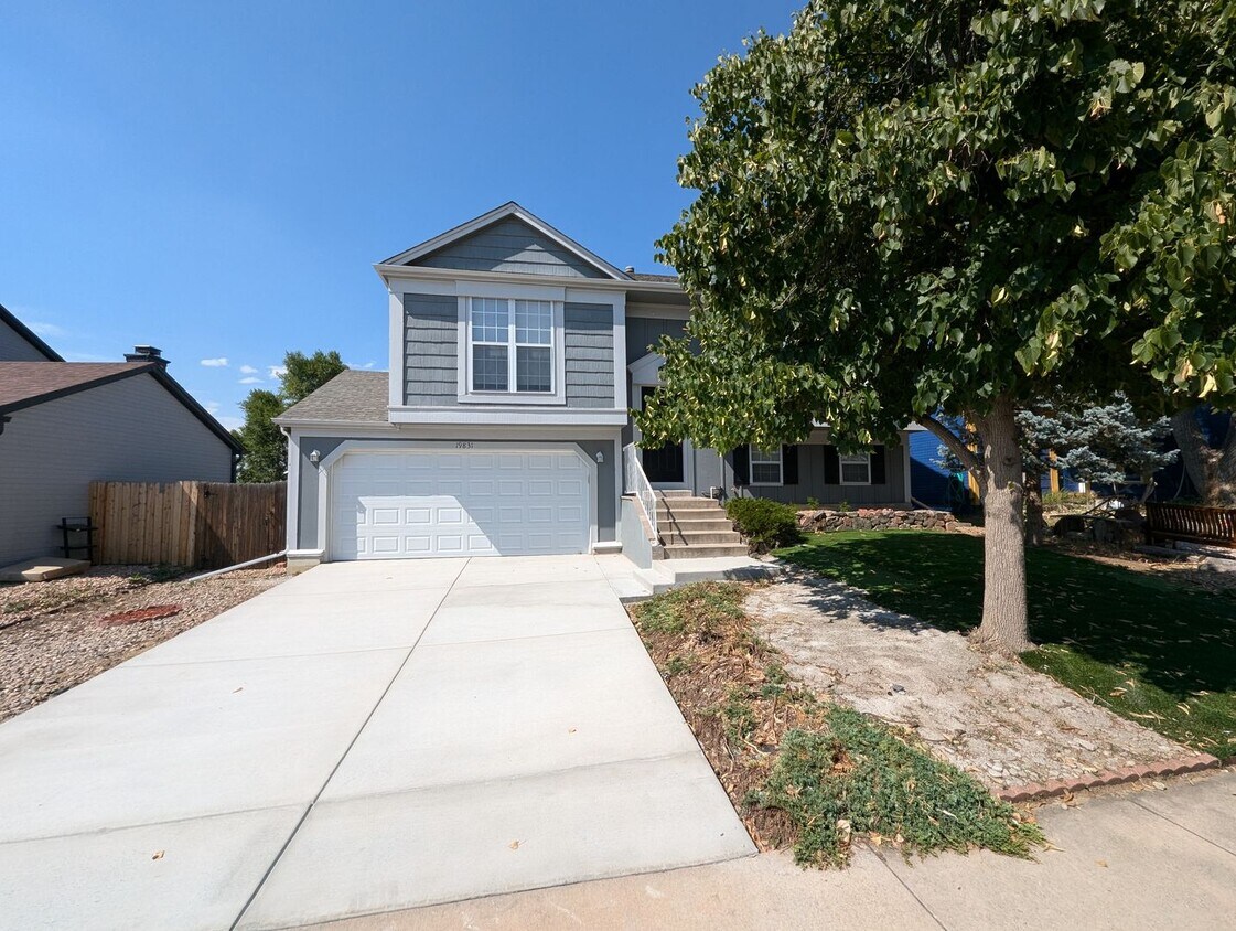 Primary Photo - Beautiful 3 bed 2 bath home - Ready Now!
