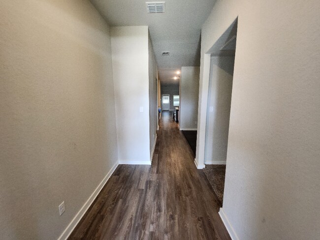 Foto del edificio - 7750 Champion Crk