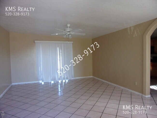 Building Photo - 707 W Acadia Dr