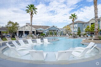 Building Photo - Victory North