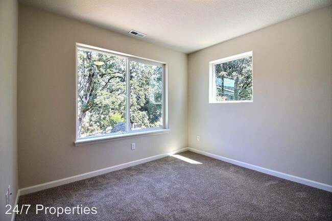 Building Photo - 4 br, 3.5 bath House - 16678 SW Barsotti St