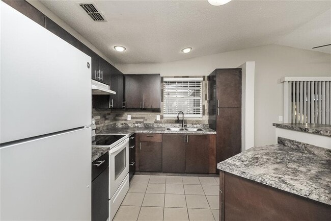 Building Photo - 7606 Willow Park Dr