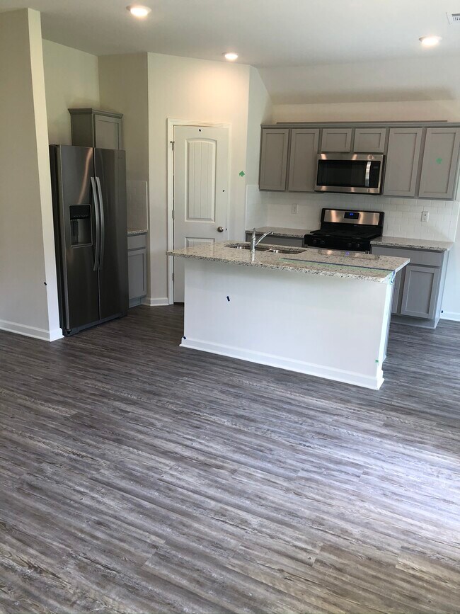Foto del edificio - 28408 Longfellow Ln