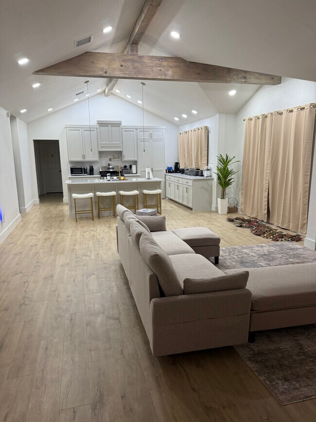 Foto del edificio - 310 N Rosedale Ave