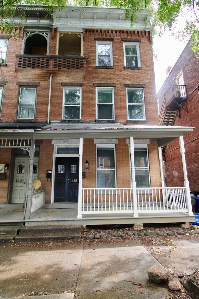 Building Photo - 1625 Green Street