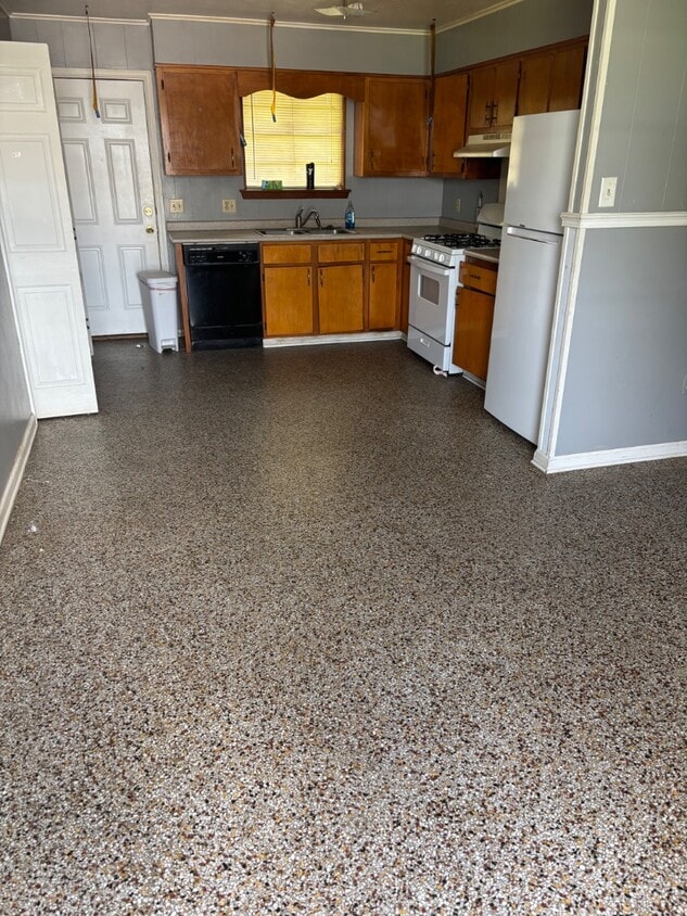 Building Photo - 113 Danos Ln