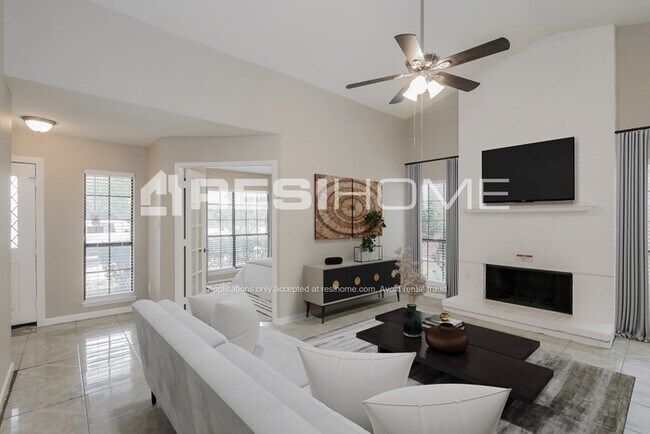 Building Photo - 9412 Pinehaven Drive