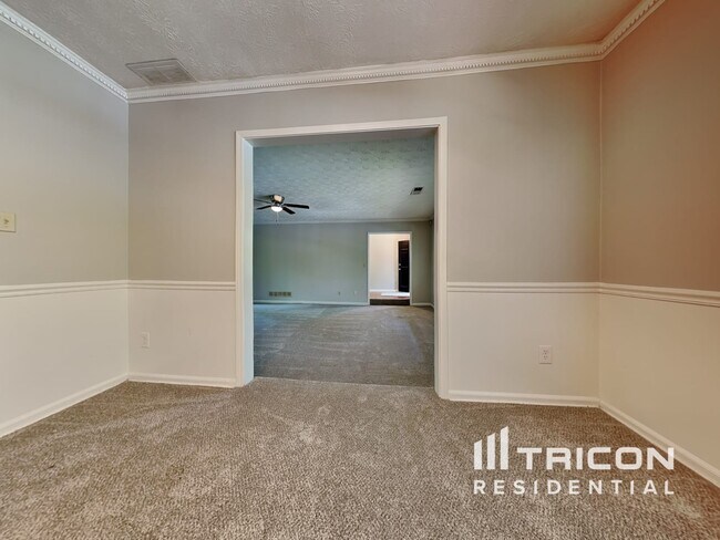 Building Photo - 955 Willow Run