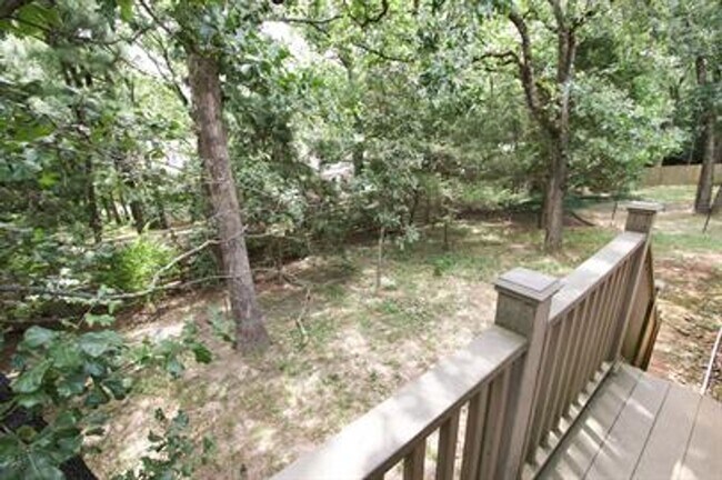 Building Photo - Spacious home located minutes from everyth...
