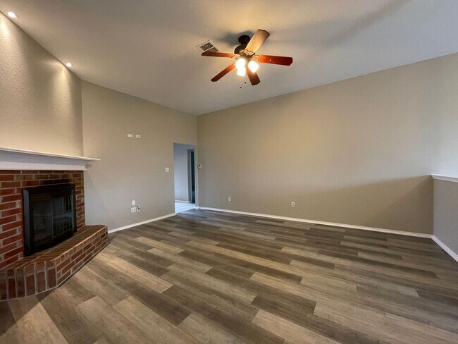 Foto del edificio - COMING SOON - 3 BEDROOM 2 BATH HOME IN SW ...
