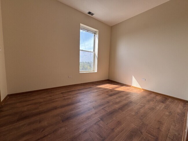 Foto del edificio - 3158 W Jackson Blvd