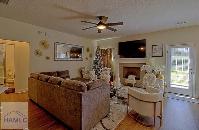 Building Photo - 991 Meloney Dr