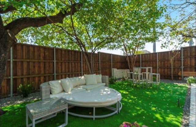 Building Photo - 9003 Villa Park Cir