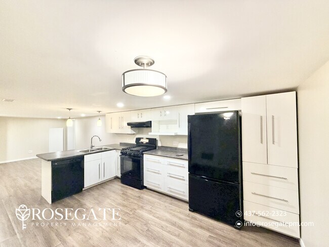 Photo du bâtiment - Bright 1-Bedroom Basement Apartment with All Utilities & 2 Parking Spaces in Kitchener