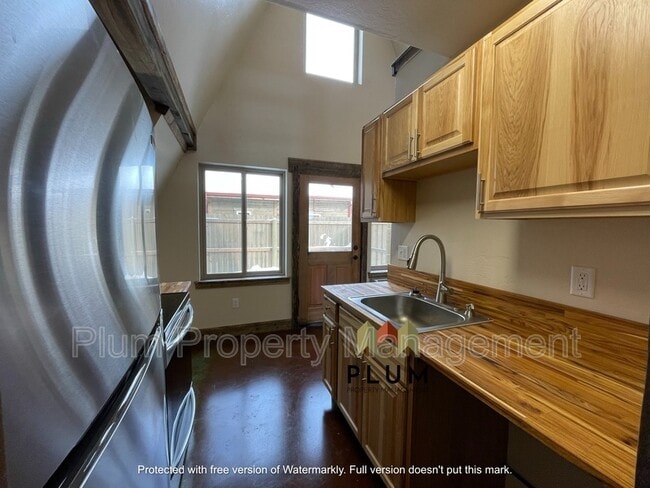 Foto del edificio - 213 Sommers St