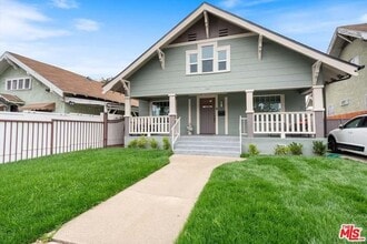 Building Photo - 853 W 50th St