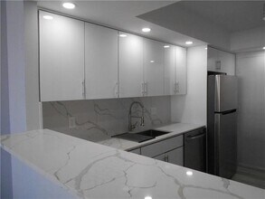 Building Photo - 1301 NE Miami Gardens Dr