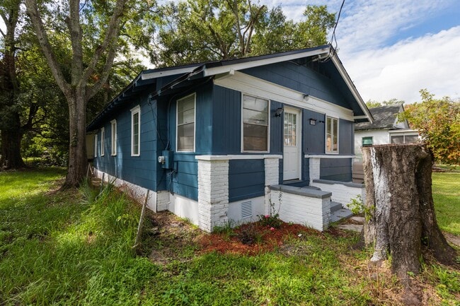 Building Photo - 1488 W 5th St