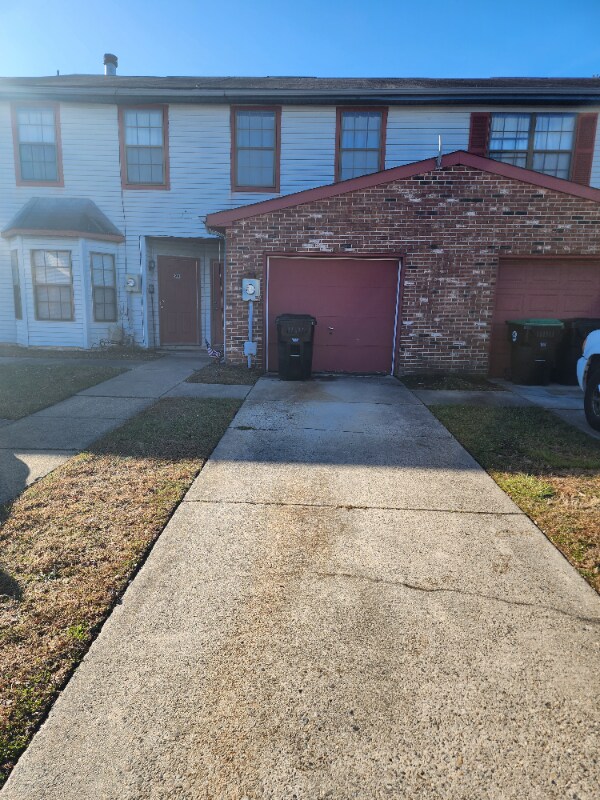 Building Photo - 9 Hampton Gate Dr